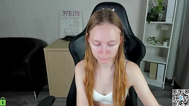 Mia E1fie online show from 12.03.25