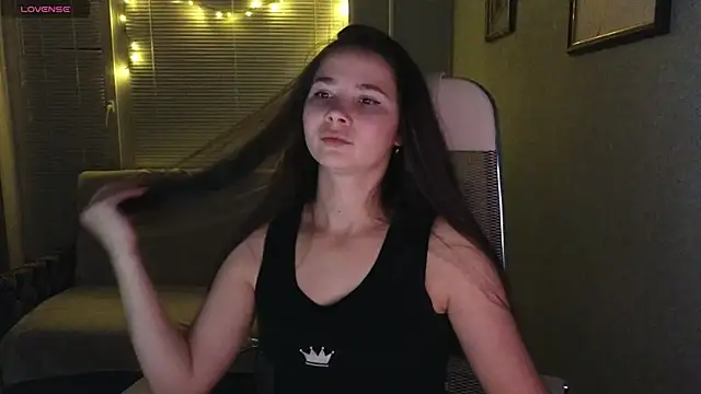 Snapshot of LuciaSenual chatting on 10.12.25 LuciaSenual online show from 10.12.25