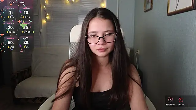 Snapshot of LuciaSenual chatting on 10.13.25 LuciaSenual online show from 10.13.25