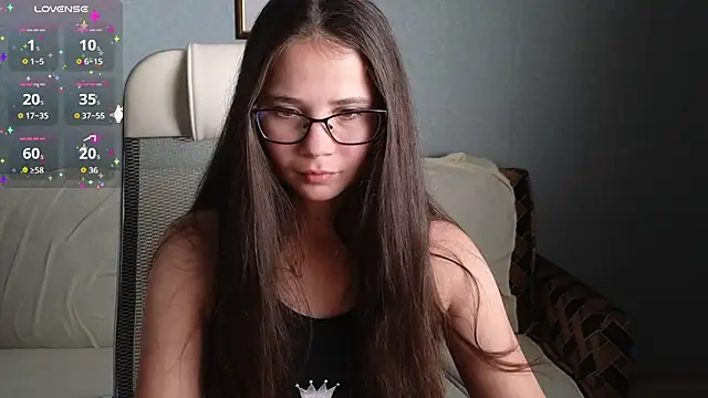 Snapshot of LuciaSenual chatting on 10.16.25 LuciaSenual online show from 10.16.25