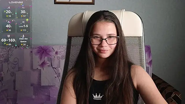 Snapshot of LuciaSenual chatting on 10.17.25 LuciaSenual online show from 10.17.25
