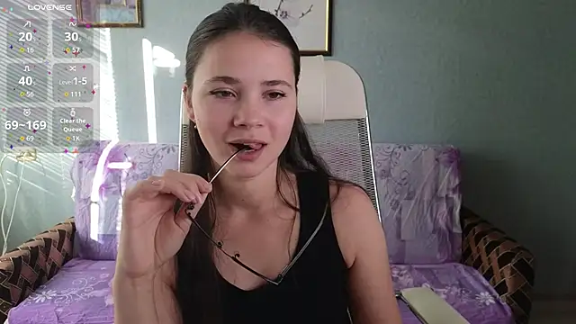 Snapshot of LuciaSenual chatting on 10.21.25 LuciaSenual online show from 10.21.25