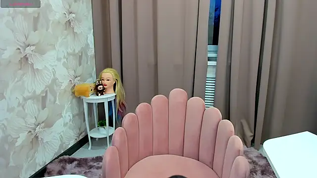 cute luucy online show from 10.21.25