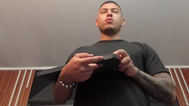 Snapshot of marco_garciia_ chatting on 10.24.25 marco garciia online show from 10.24.25