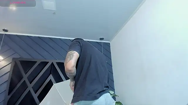 Snapshot of marco_garciia_ chatting on 11.05.25 marco garciia online show from 11.05.25