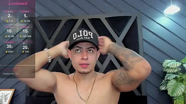 Snapshot of marco_garciia_ chatting on 11.26.25 marco garciia online show from 11.26.25