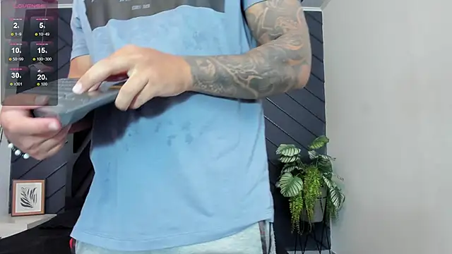 Snapshot of marco_garciia_ chatting on 11.27.25 marco garciia online show from 11.27.25