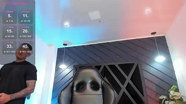 Snapshot of marco_garciia_ chatting on 12.15.25 marco garciia online show from 12.15.25