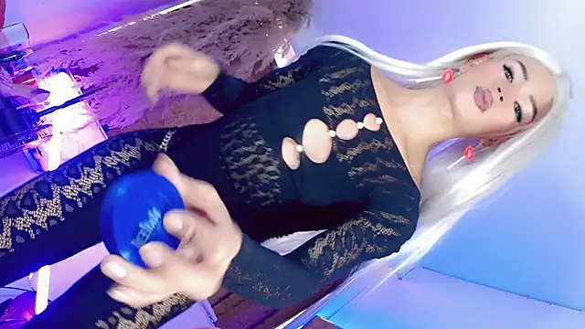 Snapshot of ravenous_charmer chatting on 11.30.25 ravenous charmer online show from 11.30.25