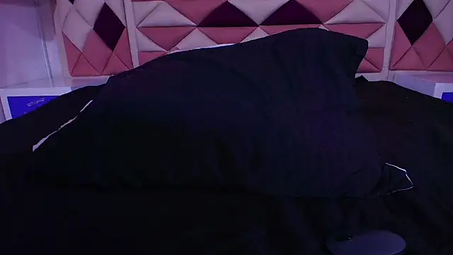 Snapshot of valecastro_ chatting on 09.25.25 valecastro  online show from 09.25.25