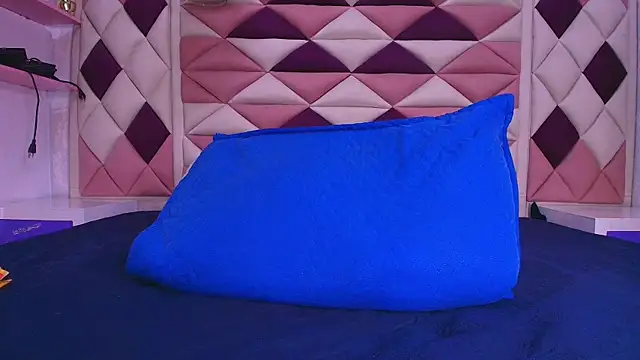 valecastro  online show from 10.30.25