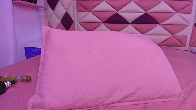 valecastro  online show from 11.13.25