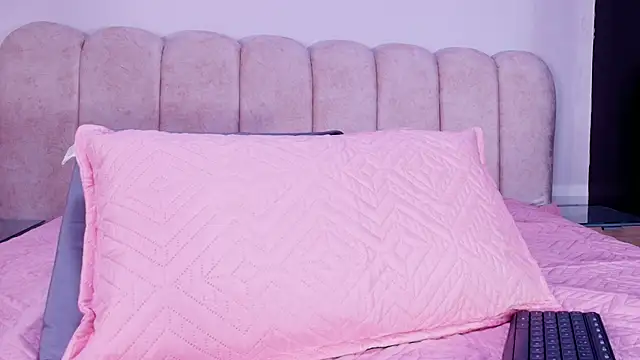 valecastro  online show from 12.01.25