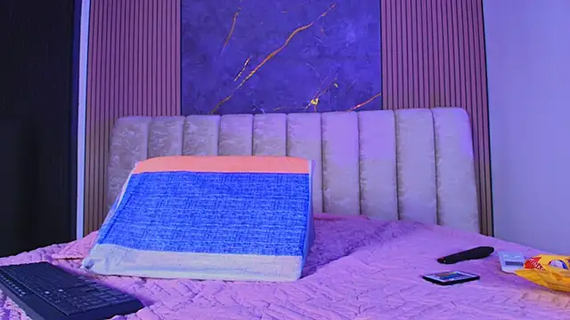 valecastro  online show from 12.04.25