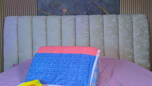 valecastro  online show from 12.17.25