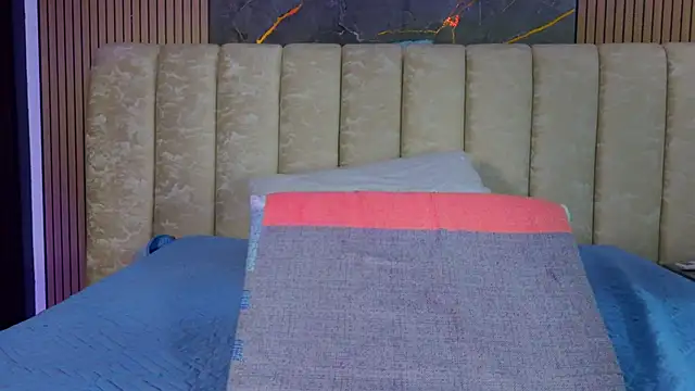 valecastro  online show from 12.18.25