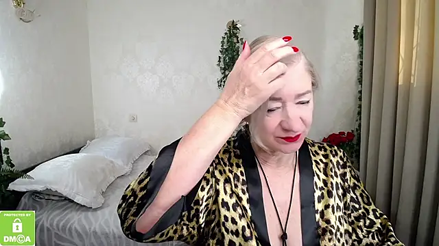 hunters woman online show from 03.08.26