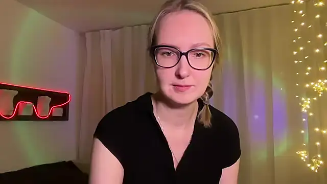 Snapshot of KiraxFate chatting on 09.12.25 KiraxFate online show from 09.12.25