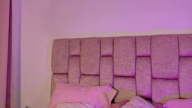 LolaYun online show from 09.12.25