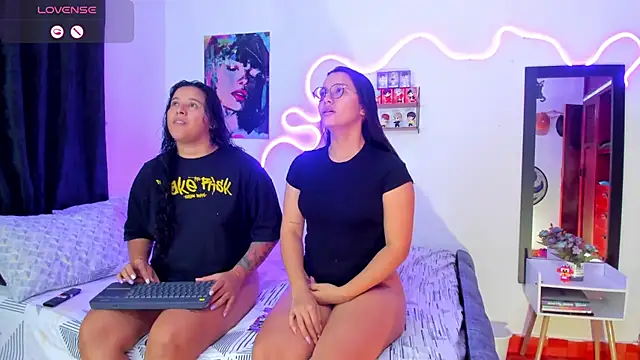 Snapshot of Dilan_and_Mia chatting on 09.18.25 Dilan and Mia online show from 09.18.25