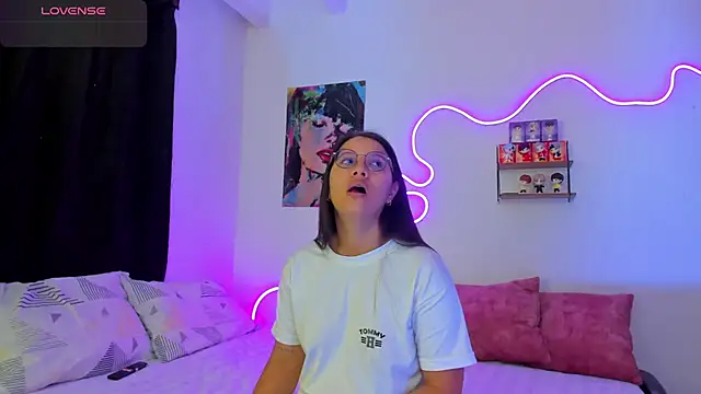 Snapshot of Dilan_and_Mia chatting on 09.28.25 Dilan and Mia online show from 09.28.25