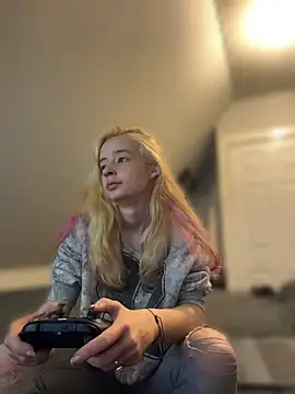 SeccySerena online show from 04.13.26