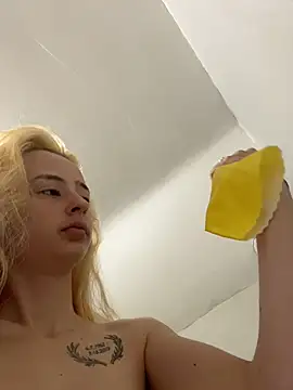 SeccySerena online show from 04.19.26