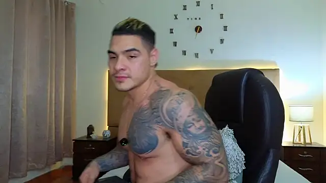 Snapshot of Steven_Velez chatting on 11.02.25 Steven Velez online show from 11.02.25