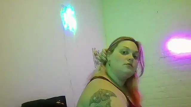 Snapshot of Jynxthefoxyfuck chatting on 12.14.25 Jynxthefoxyfuck online show from 12.14.25