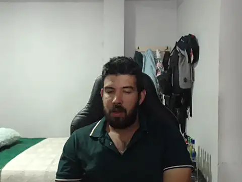 Axel11113 online show from 12.19.25