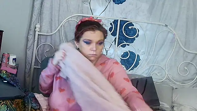 Snapshot of g0lden_are0las89 chatting on 04.18.26 g0lden are0las89 online show from 04.18.26