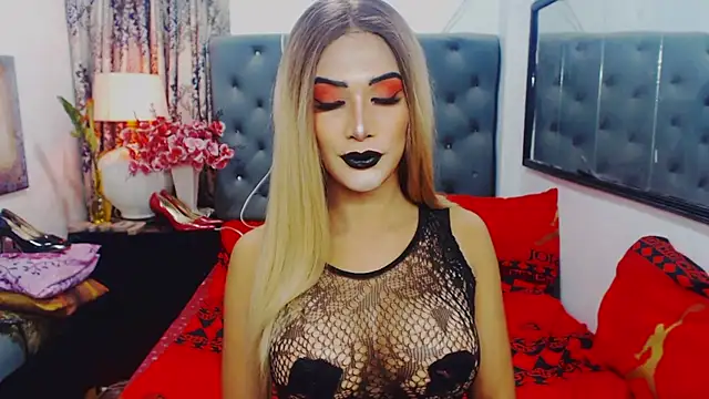 Snapshot of Mistress4fun chatting on 10.01.25 Mistress4fun online show from 10.01.25