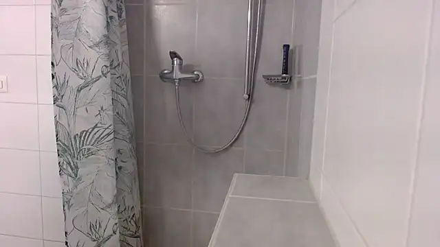 Snapshot of Hijuga chatting on 09.17.25 Hijuga online show from 09.17.25