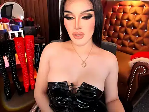 Snapshot of devongarcia chatting on 09.30.25 devongarcia online show from 09.30.25