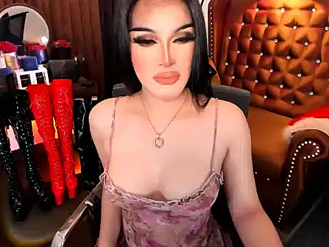Snapshot of devongarcia chatting on 10.01.25 devongarcia online show from 10.01.25