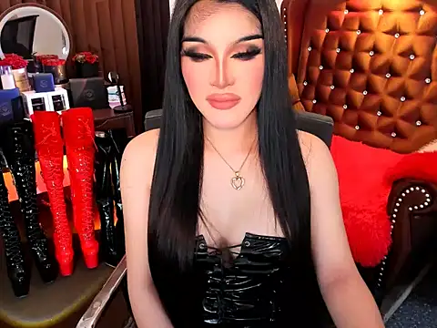 Snapshot of devongarcia chatting on 10.10.25 devongarcia online show from 10.10.25