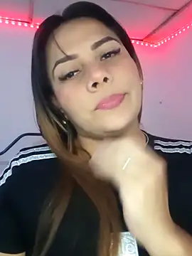 Snapshot of camila_rogue chatting on 09.16.25 camila rogue online show from 09.16.25