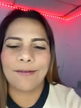 Snapshot of camila_rogue chatting on 09.27.25 camila rogue online show from 09.27.25