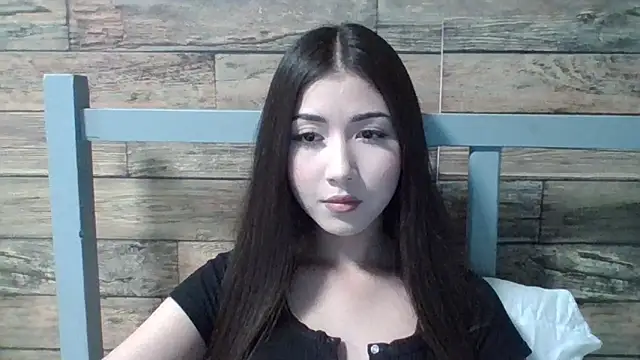 Virginia Hicks online show from 10.10.25