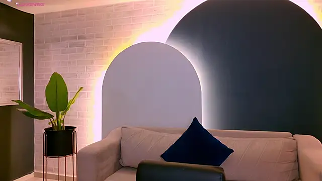 Snapshot of AgathaKondo_ chatting on 11.11.25 AgathaKondo online show from 11.11.25