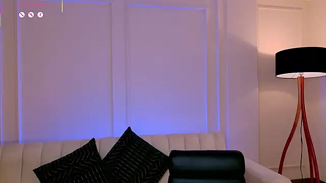 Snapshot of AgathaKondo_ chatting on 11.26.25 AgathaKondo online show from 11.26.25