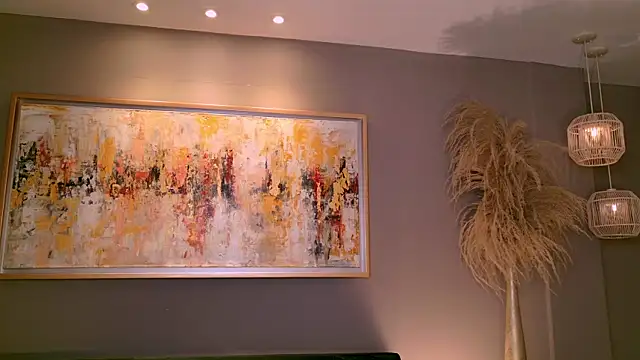 Snapshot of AgathaKondo_ chatting on 12.04.25 AgathaKondo online show from 12.04.25