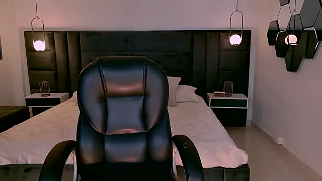 AgathaKondo  online show from 04.19.26