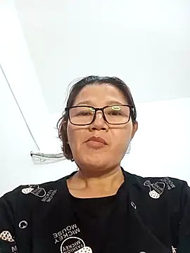 Snapshot of Vina_venus chatting on 12.21.25 Vina venus online show from 12.21.25