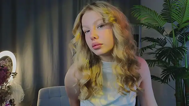 Snapshot of emilyshepar_d chatting on 10.02.25 emilyshepar d online show from 10.02.25