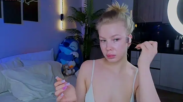 Snapshot of emilyshepar_d chatting on 05.08.26 emilyshepar d online show from 05.08.26