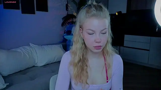 Snapshot of emilyshepar_d chatting on 06.11.26 emilyshepar d online show from 06.11.26