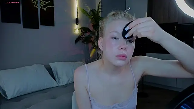 Snapshot of emilyshepar_d chatting on 06.17.26 emilyshepar d online show from 06.17.26