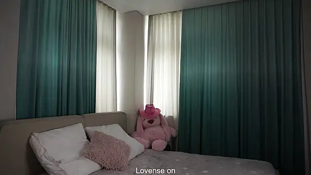Snapshot of QueenieGitt chatting on 06.11.26 QueenieGitt online show from 06.11.26