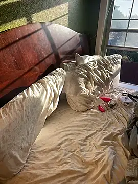 Snapshot of caramel__cremes chatting on 11.10.25 caramel cremes online show from 11.10.25